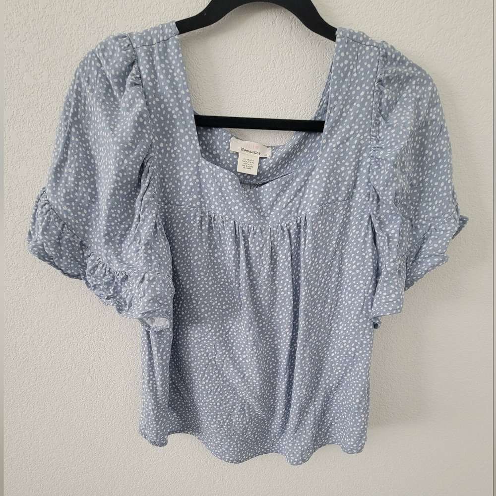 Blue and white speckled top